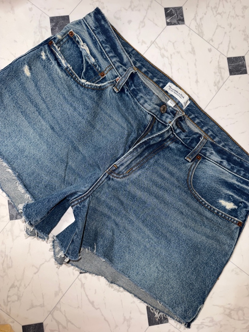 NWOT ABERCROMBIE 32 14 mid rise boyfriend CURVE LOVE shorts DENIM JEAN SHORT